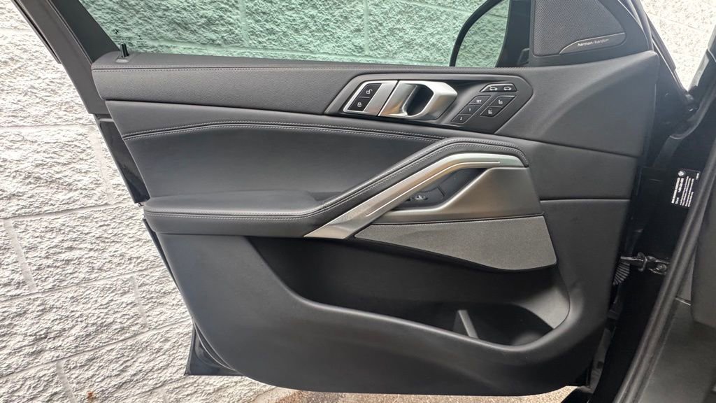 Used 2023 BMW X6 xDrive40i w/ M Sport Package image 22
