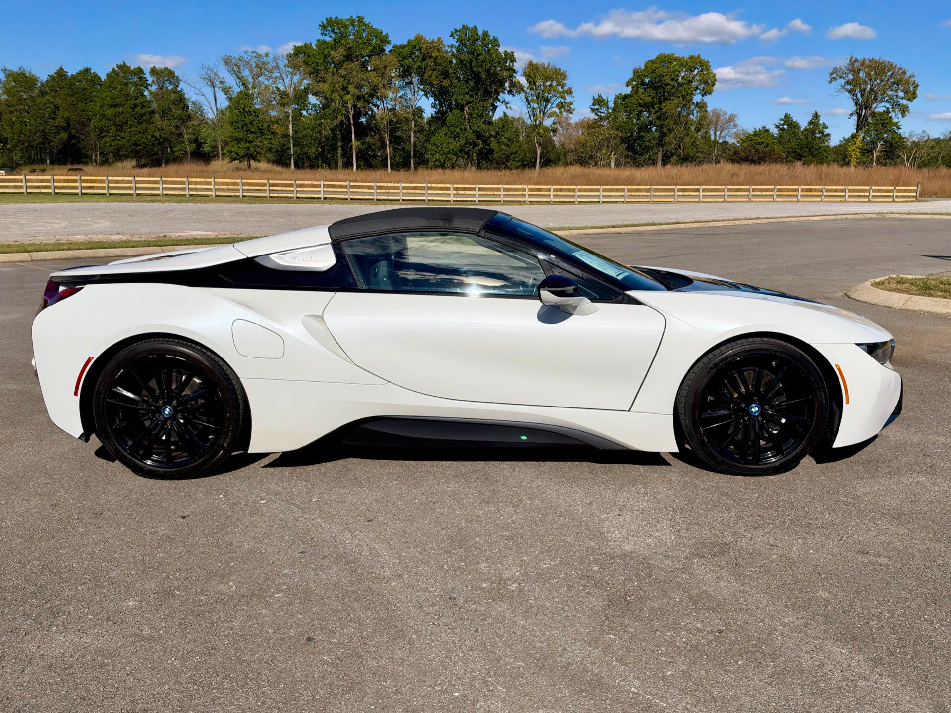 Used 2019 BMW i8 Roadster AWD/4WD image 2