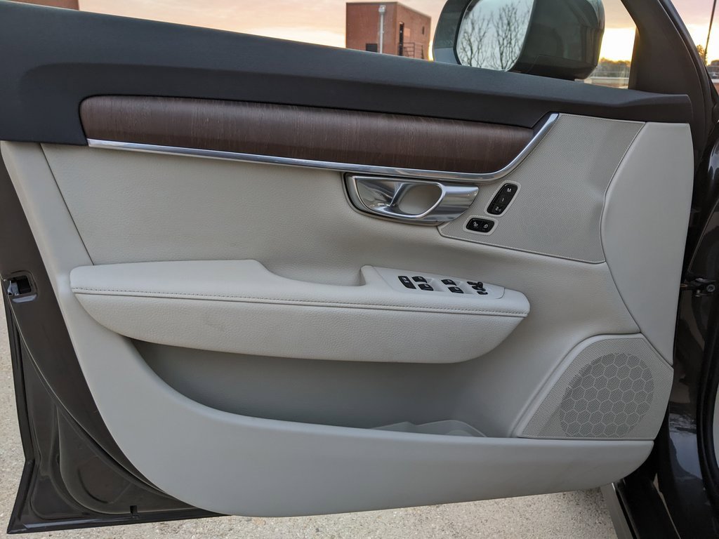 Used 2021 Volvo V90 T6 Cross Country w/ Climate Package image 9