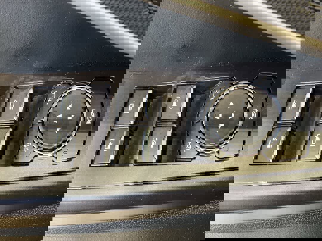 Used 2020 Ford Explorer XLT w/ Comfort Package image 16