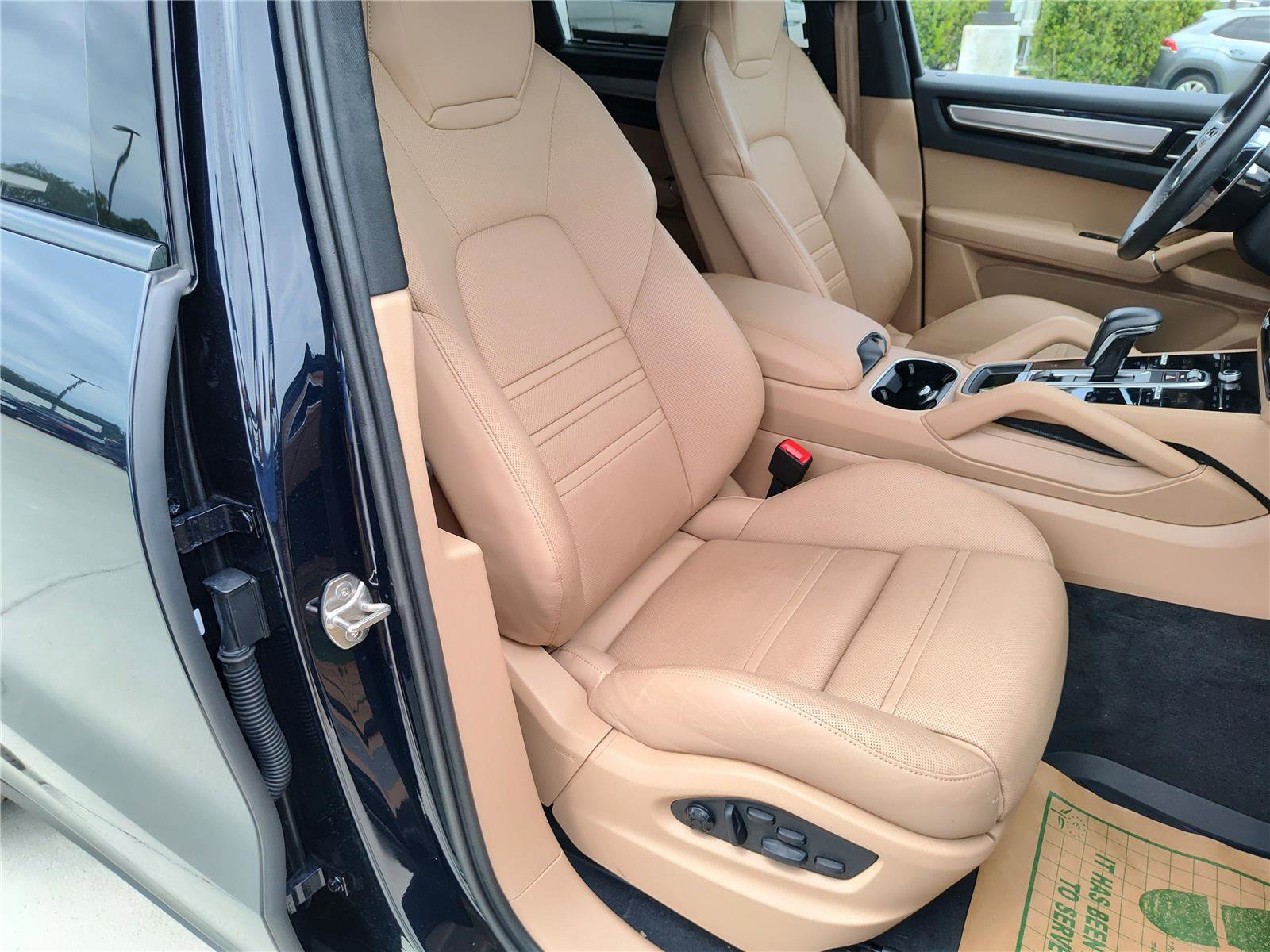 Used 2023 Porsche Cayenne Platinum Edition image 22