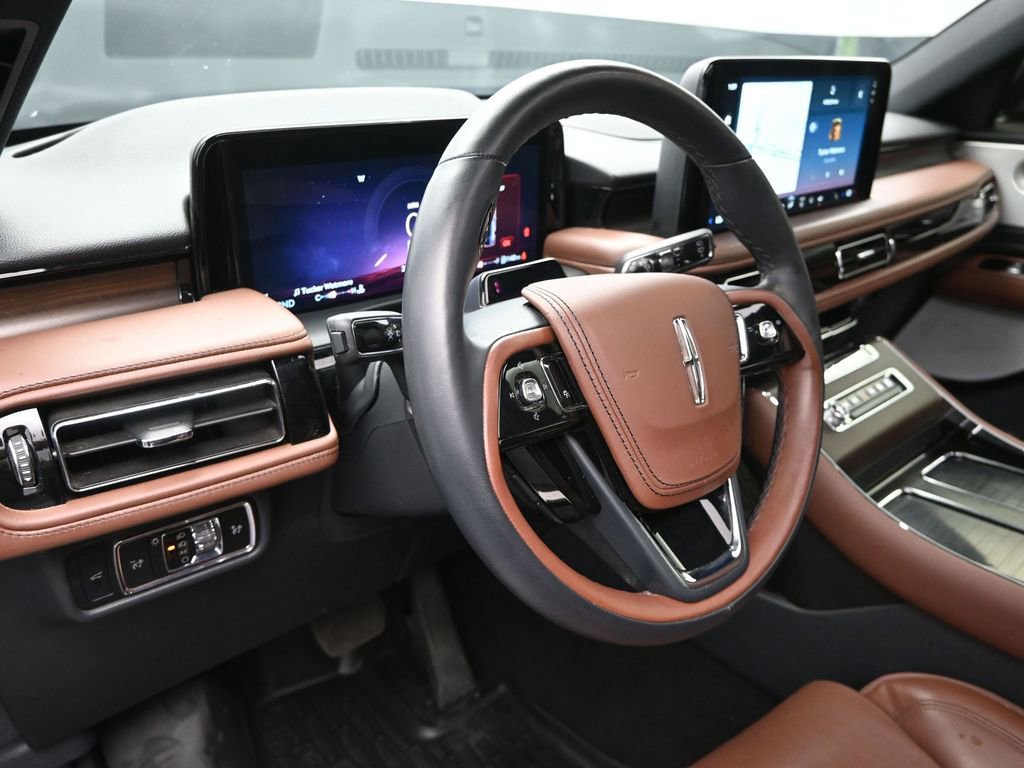 Used 2025 Lincoln Aviator Reserve w/ Equipment Group 201A image 12