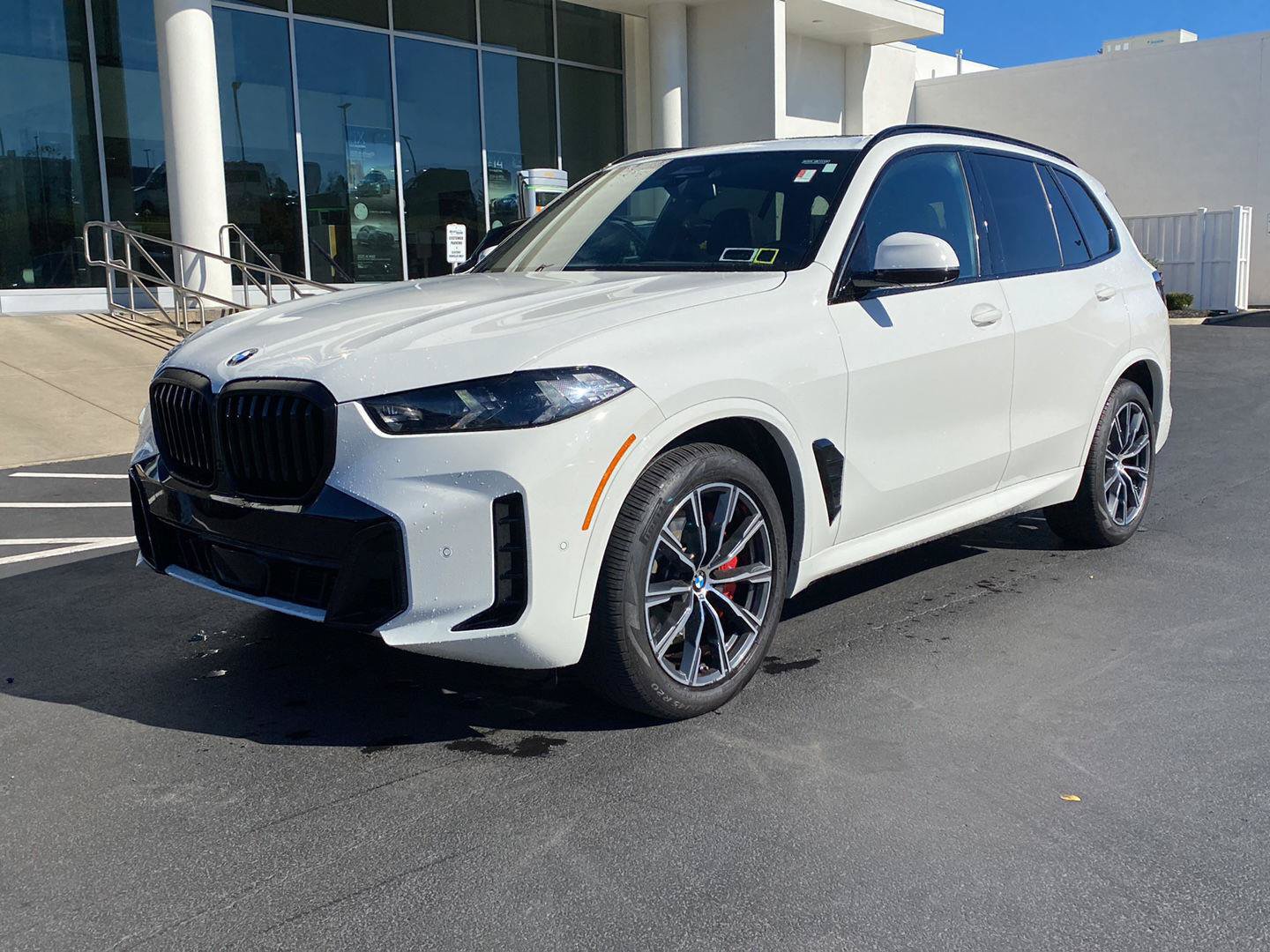 Used 2024 BMW X5 xDrive40i w/ M Sport Package AWD/4WD image 6