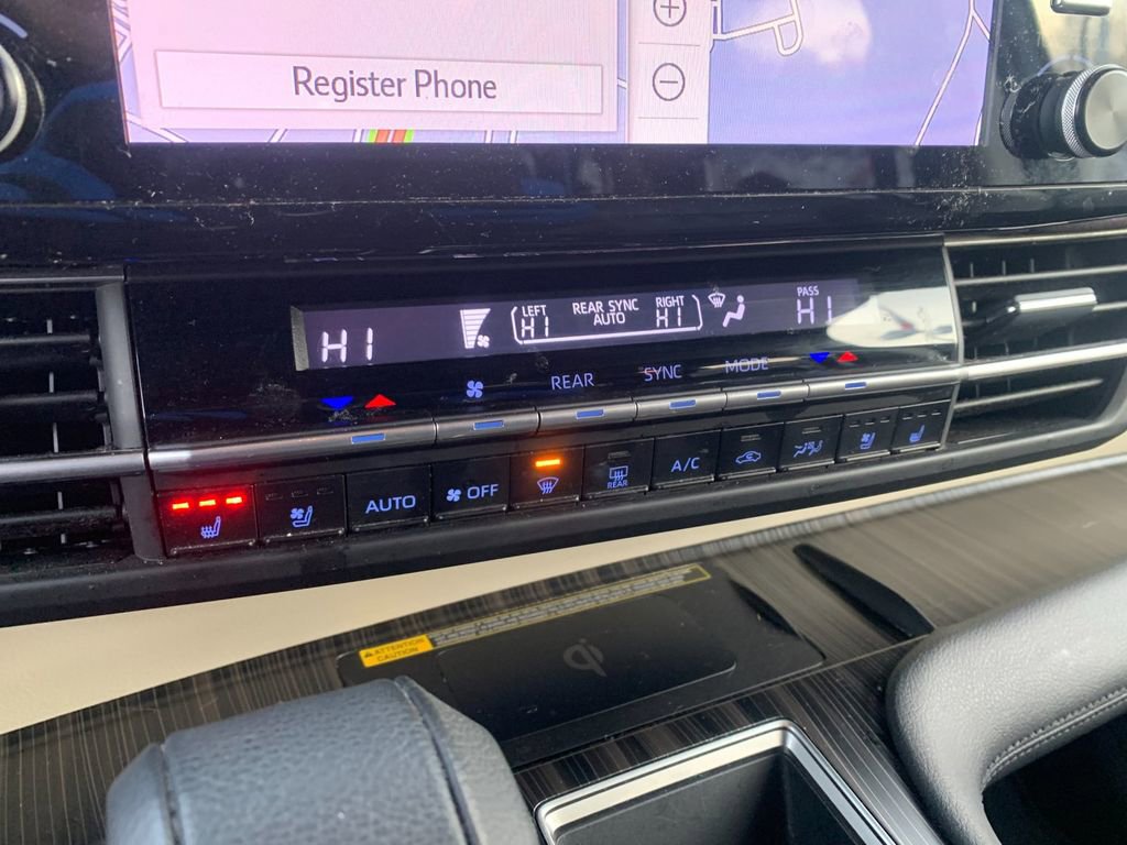 Used 2021 Toyota Sienna Platinum image 24