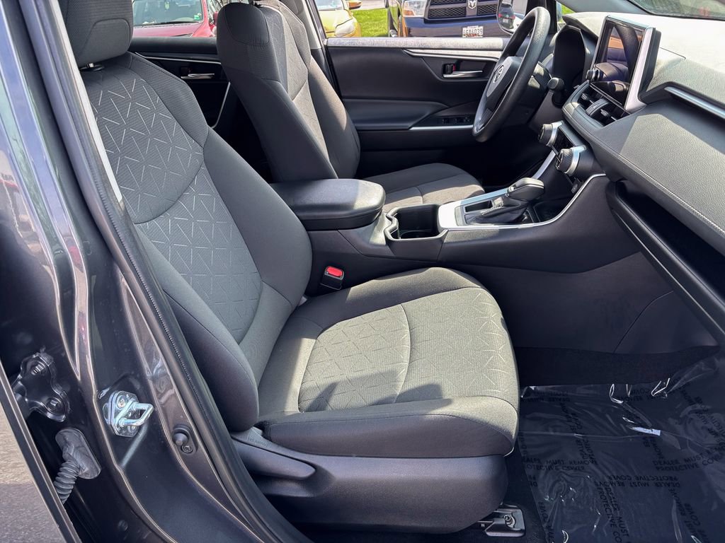 Used 2024 Toyota RAV4 XLE image 30