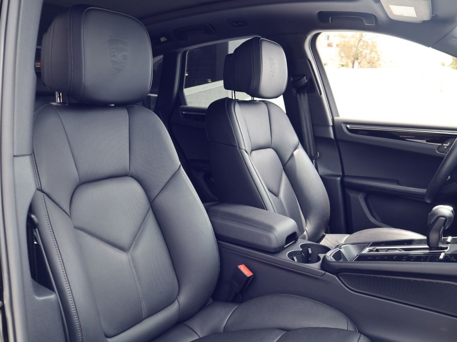 Certified 2026 Porsche Macan AWD/4WD image 24