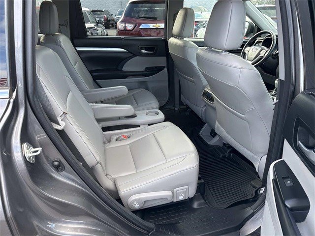 Used 2018 Toyota Highlander XLE image 11