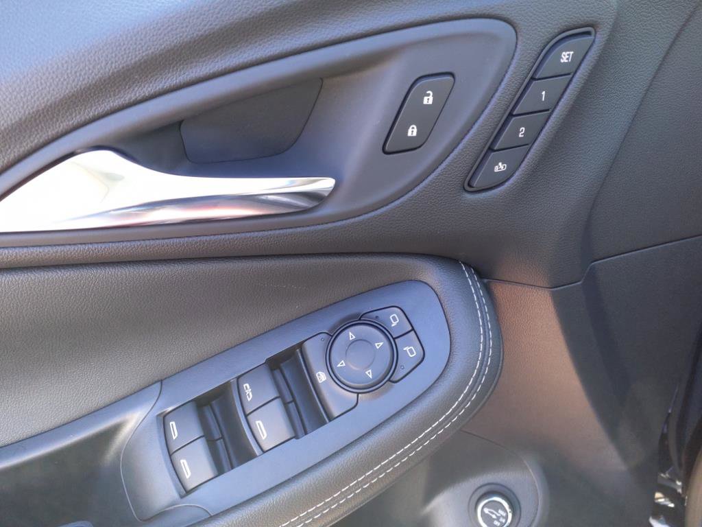 Certified 2024 Buick Encore GX Avenir w/ Avenir Convenience Package image 12