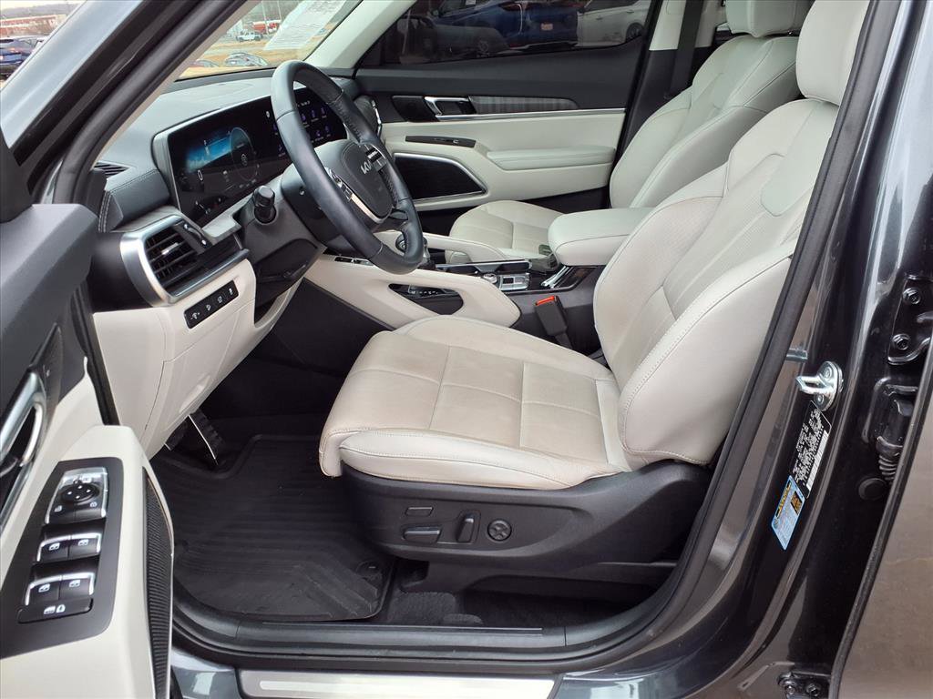Used 2024 Kia Telluride SX w/ Towing Package image 17