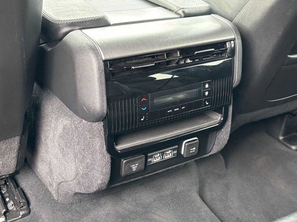 Used 2025 Jeep Wagoneer Series II w/ 8-Passenger Seating Package image 17