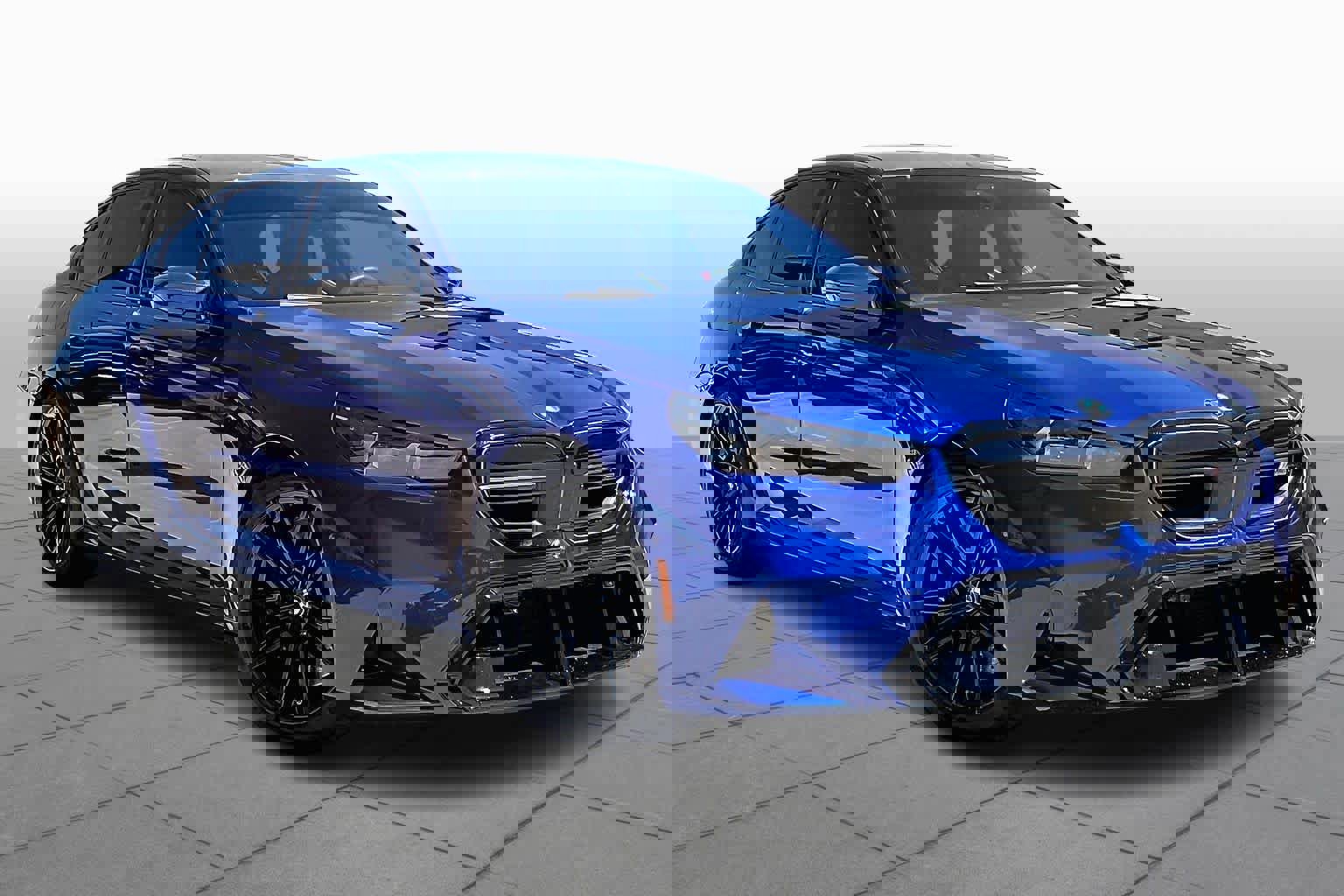 Used 2025 BMW M5 w/ Carbon Package image 3