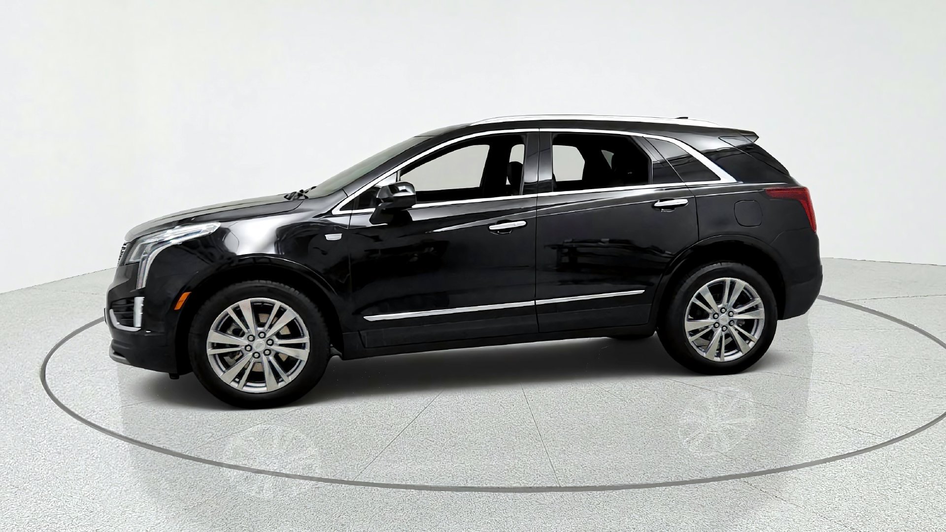 Used 2024 Cadillac XT5 Premium Luxury AWD/4WD image 2