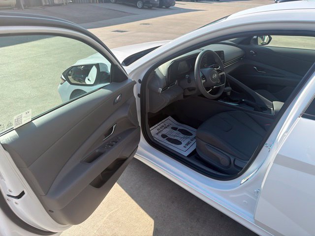 Used 2024 Hyundai Elantra SE FWD image 10