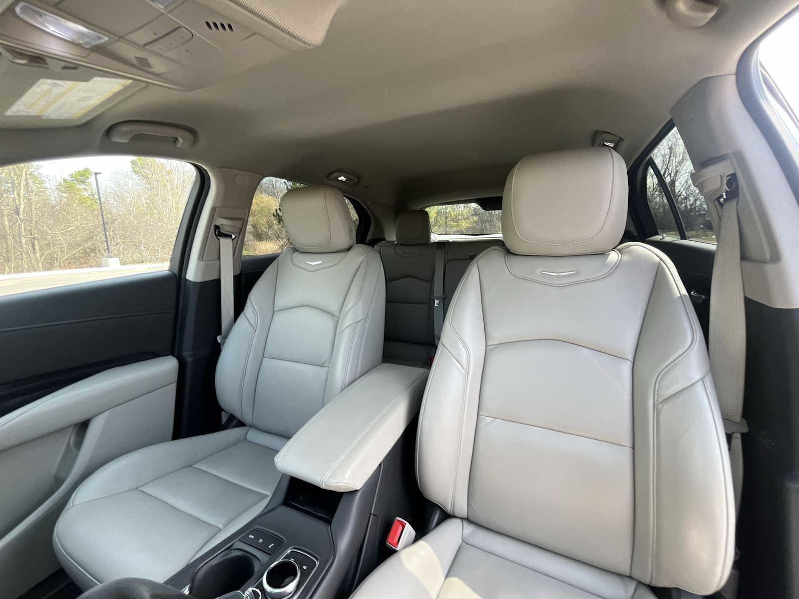 Used 2020 Cadillac XT4 Premium Luxury w/ Cold Weather Package image 10