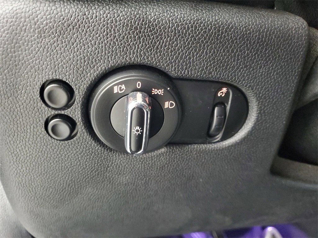 Used 2019 MINI Cooper 2-Door Hardtop image 12