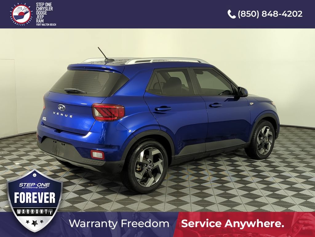 Used 2023 Hyundai Venue SEL FWD image 6