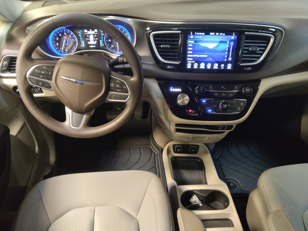 Used 2017 Chrysler Pacifica Touring FWD image 22