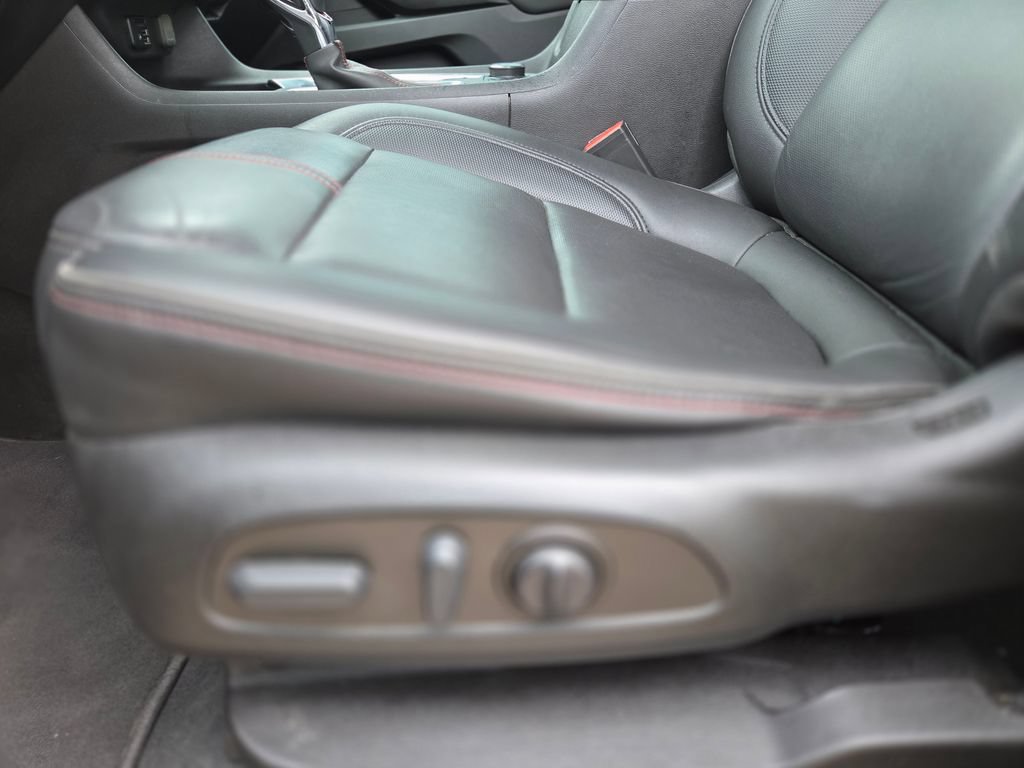 Used 2023 Chevrolet Traverse RS FWD image 32