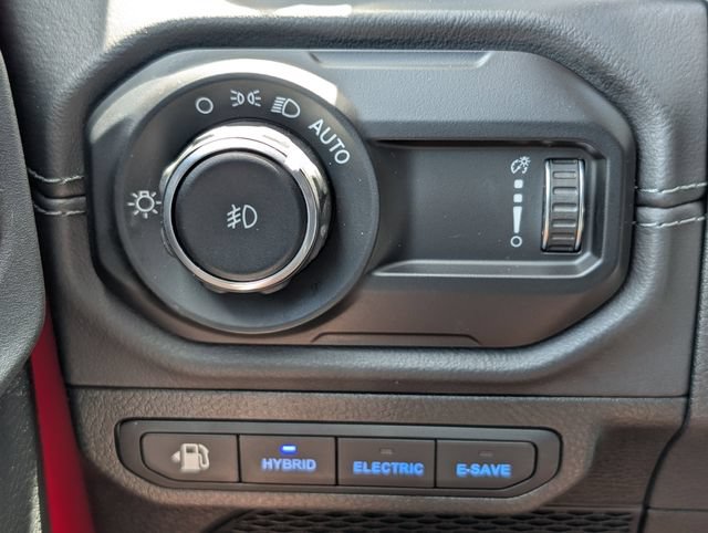 Used 2025 Jeep Wrangler Unlimited Sahara AWD/4WD image 20