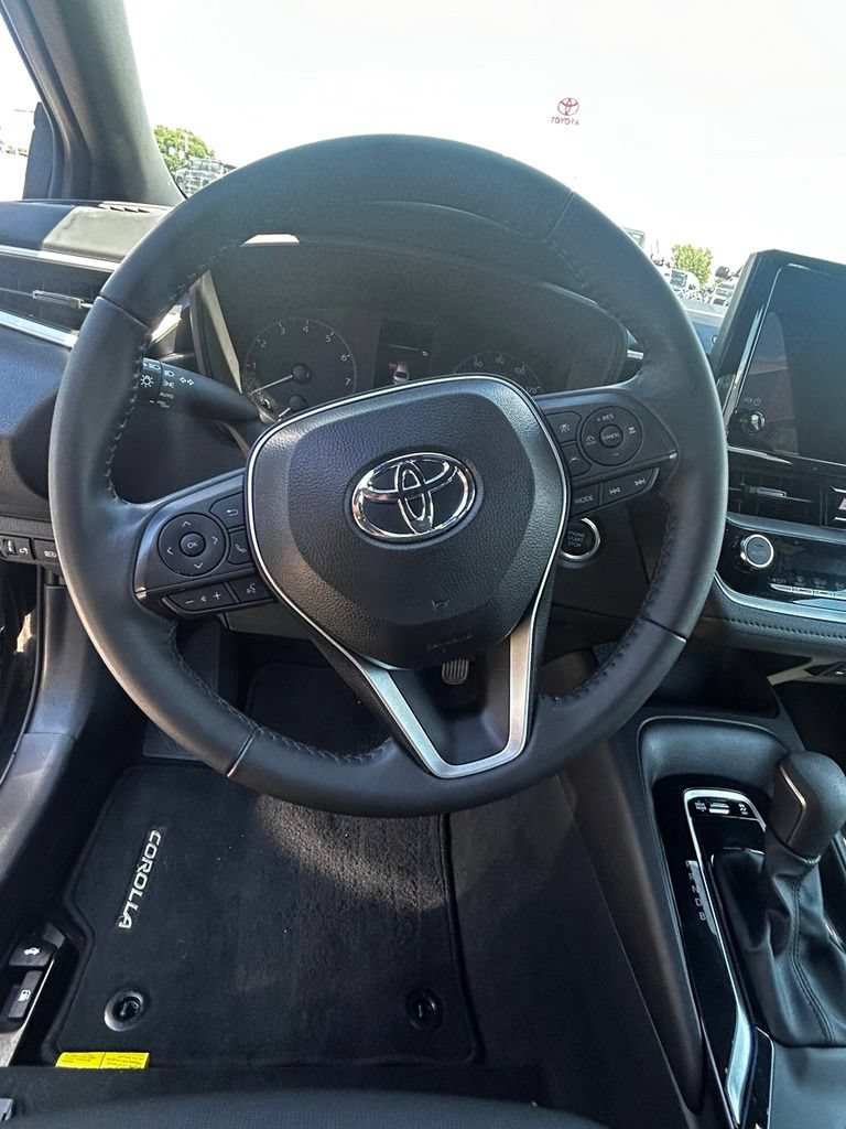 Used 2025 Toyota Corolla SE FWD image 6