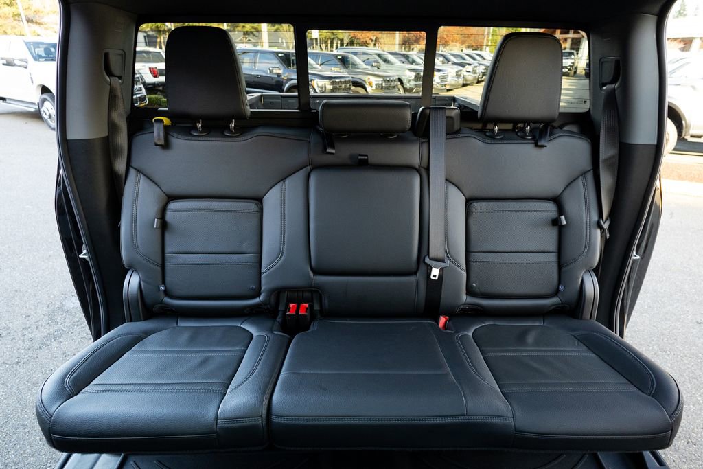 Used 2022 GMC Sierra 2500 Denali w/ Denali Black Diamond Edition image 18