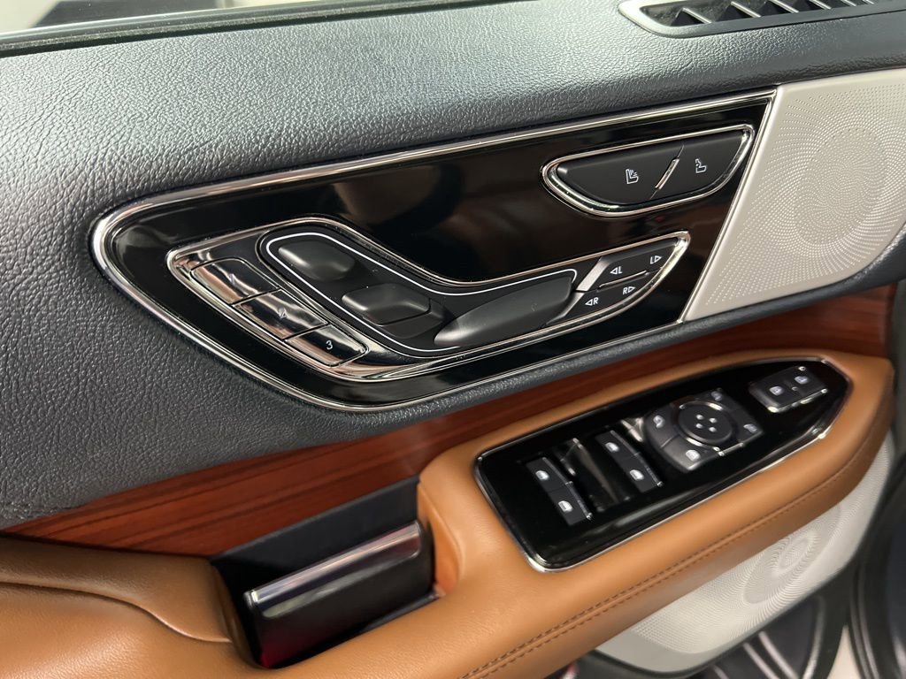 Used 2023 Lincoln Navigator Reserve image 27