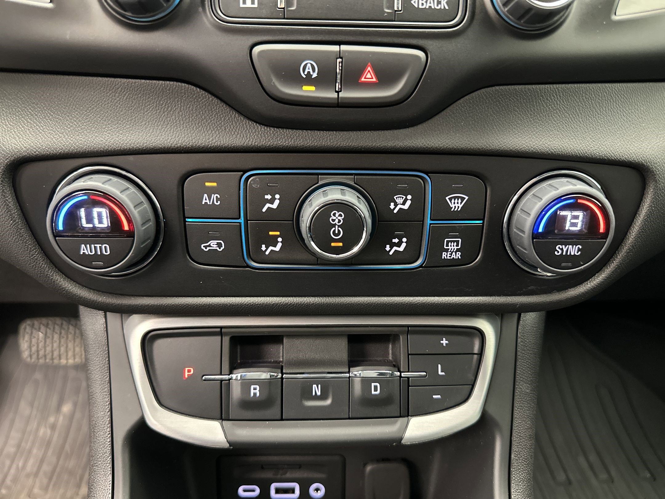 Certified 2024 GMC Terrain SLE w/ Driver Convenience Package FWD image 17