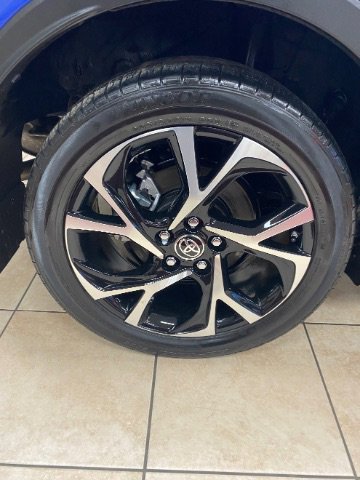 Used 2020 Toyota C-HR XLE image 33