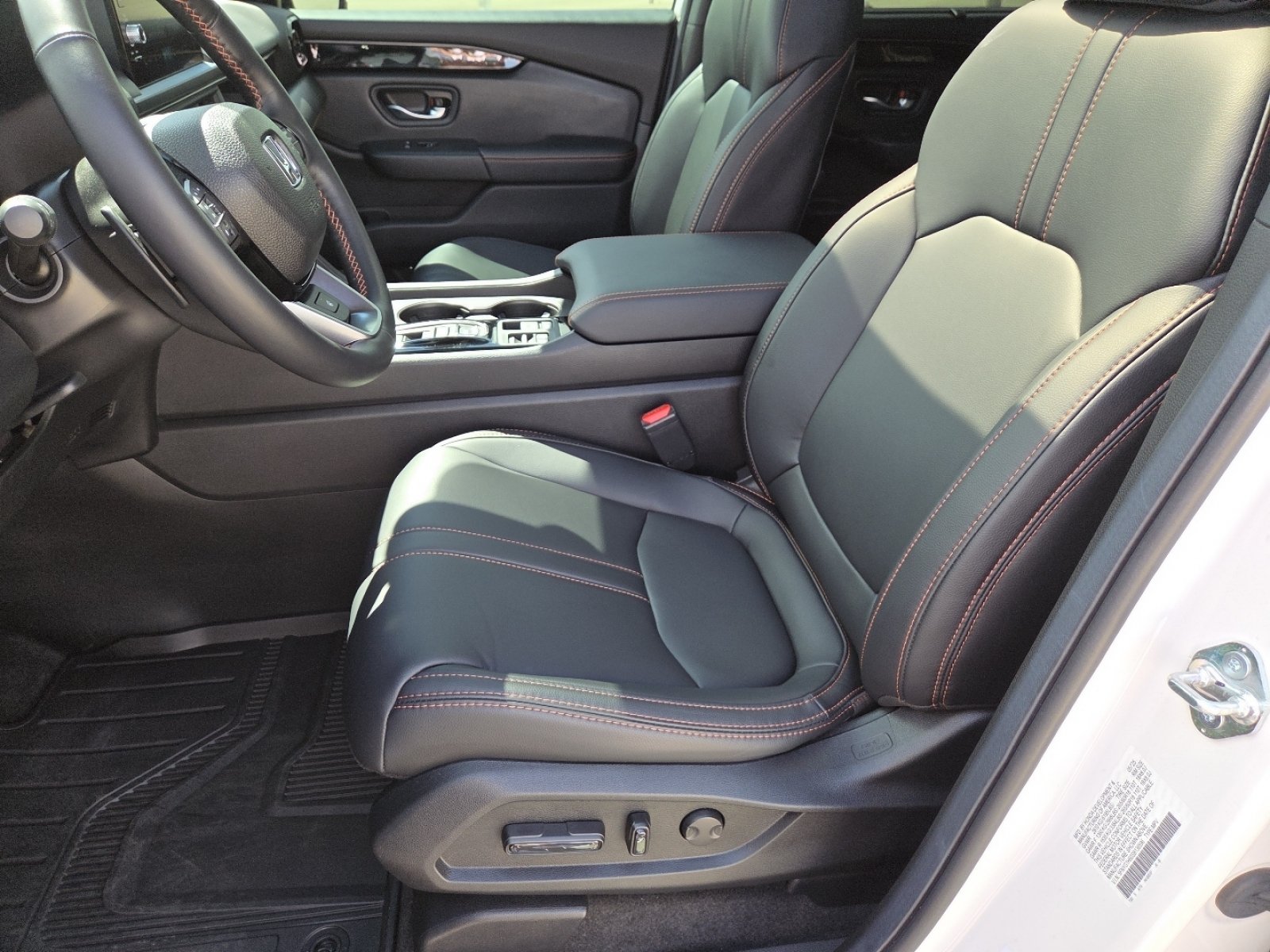 Used 2025 Honda Pilot TrailSport image 26