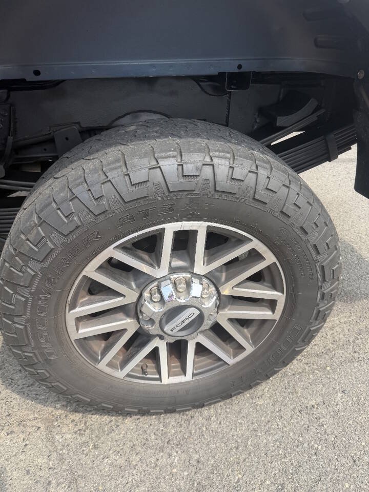 Used 2017 Ford F350 Lariat AWD/4WD image 12