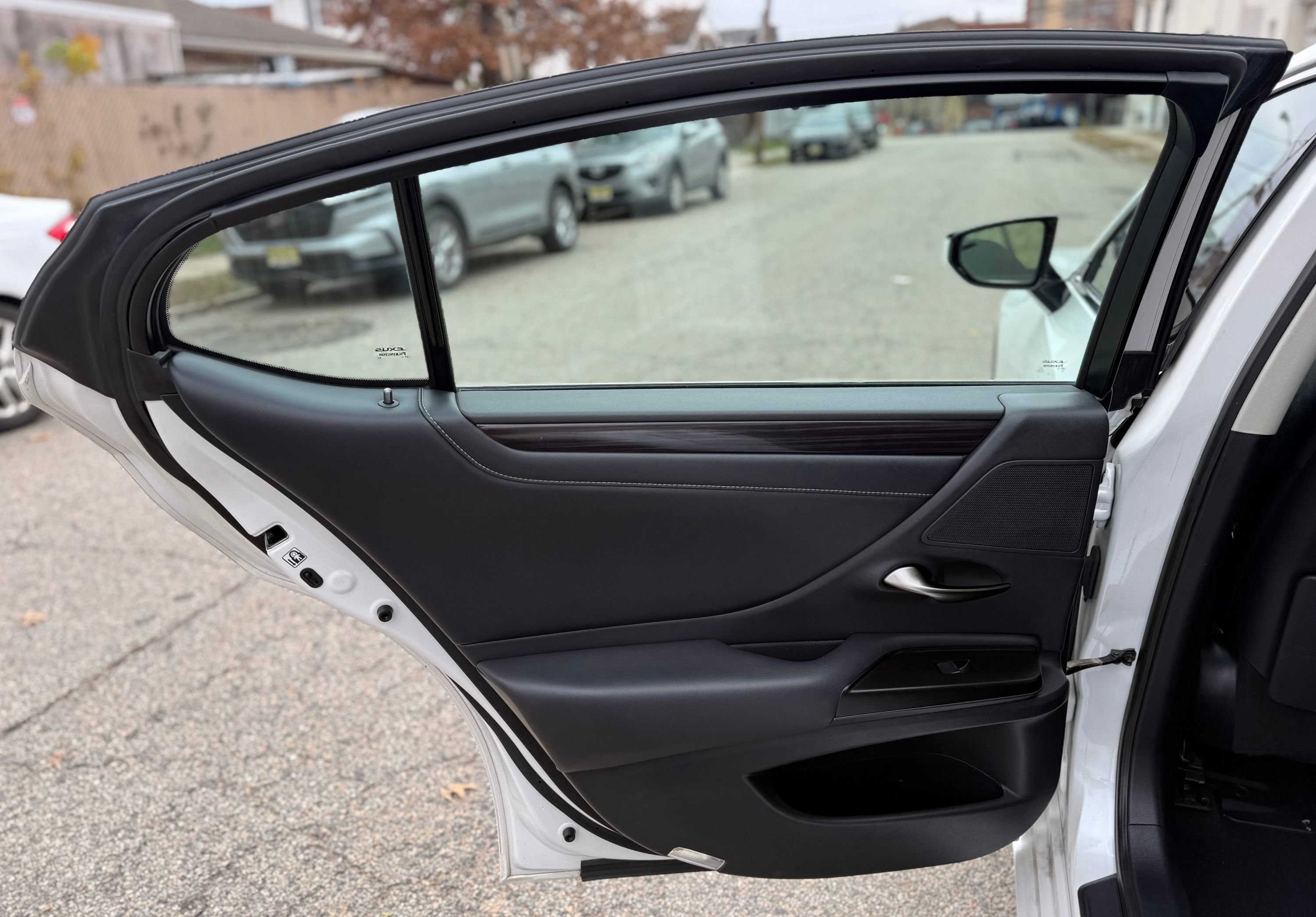 Used 2019 Lexus ES 350 w/ Premium Package image 22