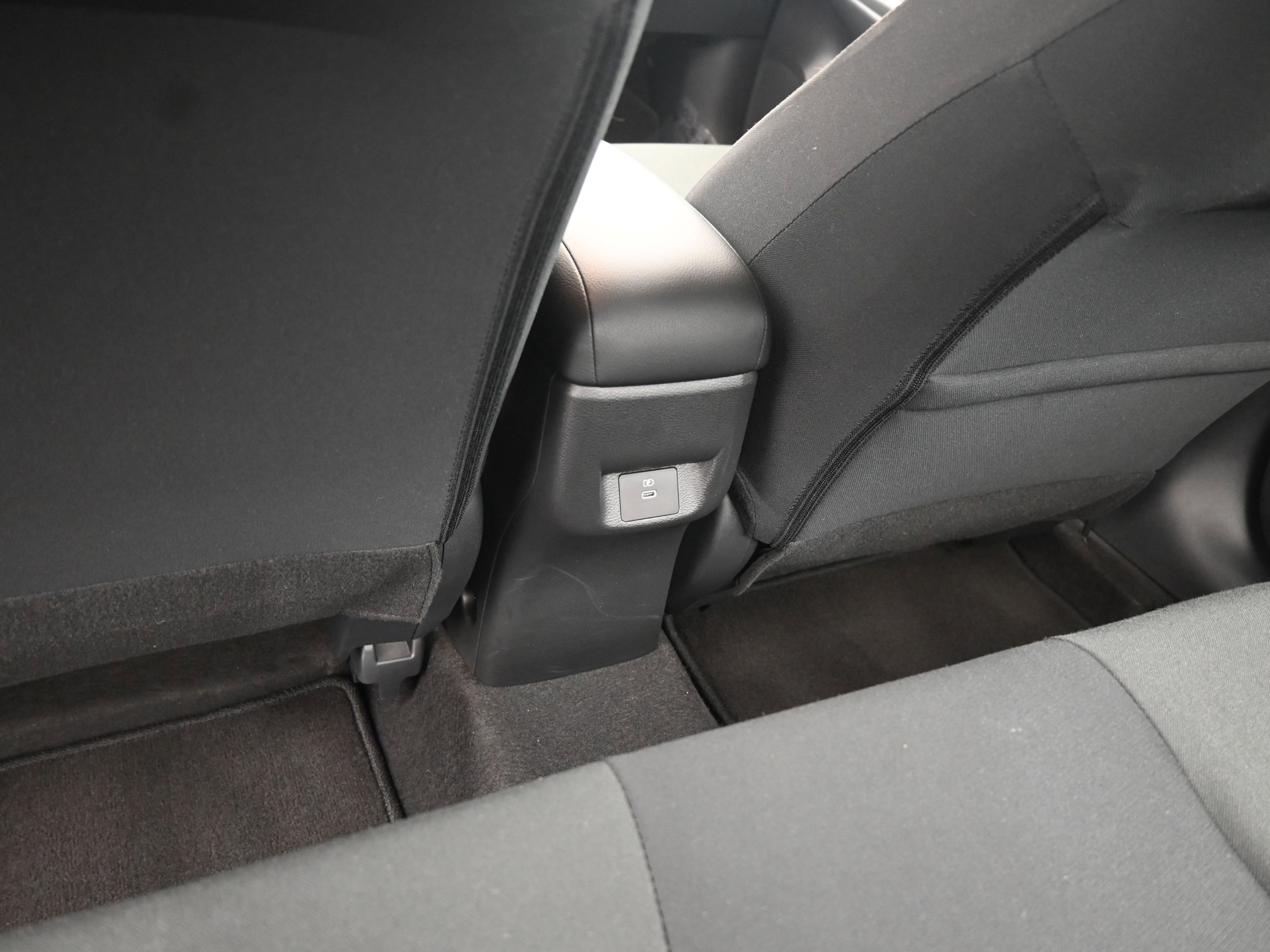 Certified 2025 Nissan Versa SR w/ Trunk Package image 17