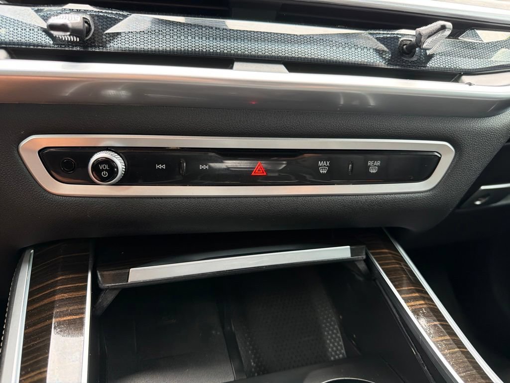 Used 2025 BMW X5 xDrive50e AWD/4WD image 13