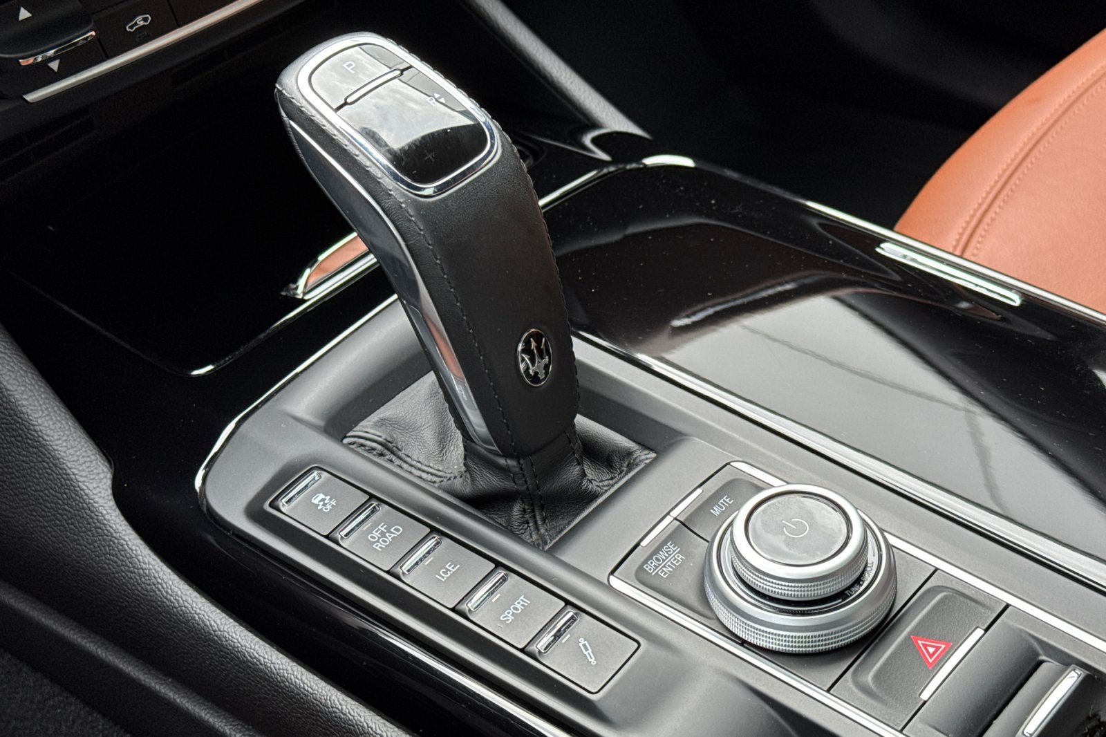 Used 2022 Maserati Levante GT AWD/4WD image 21