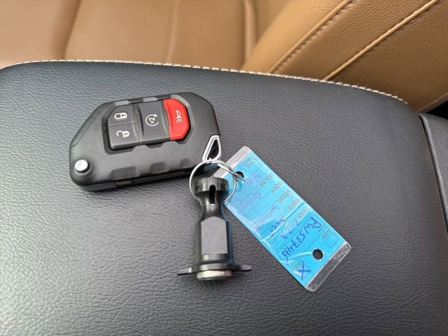 Used 2023 Jeep Wrangler Unlimited Sahara w/ Cold Weather Group AWD/4WD image 33