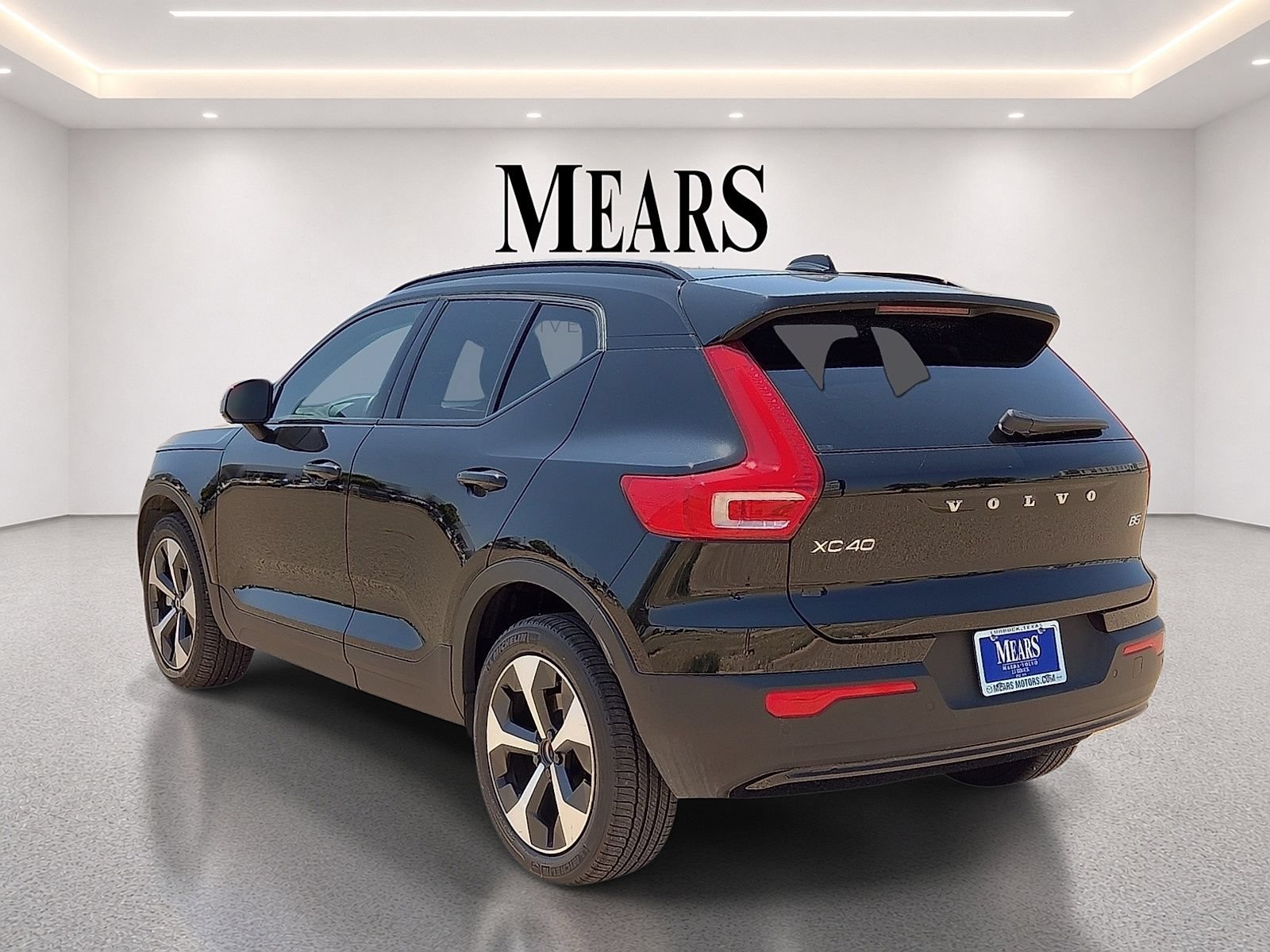 Certified 2026 Volvo XC40 B5 Plus AWD/4WD image 3