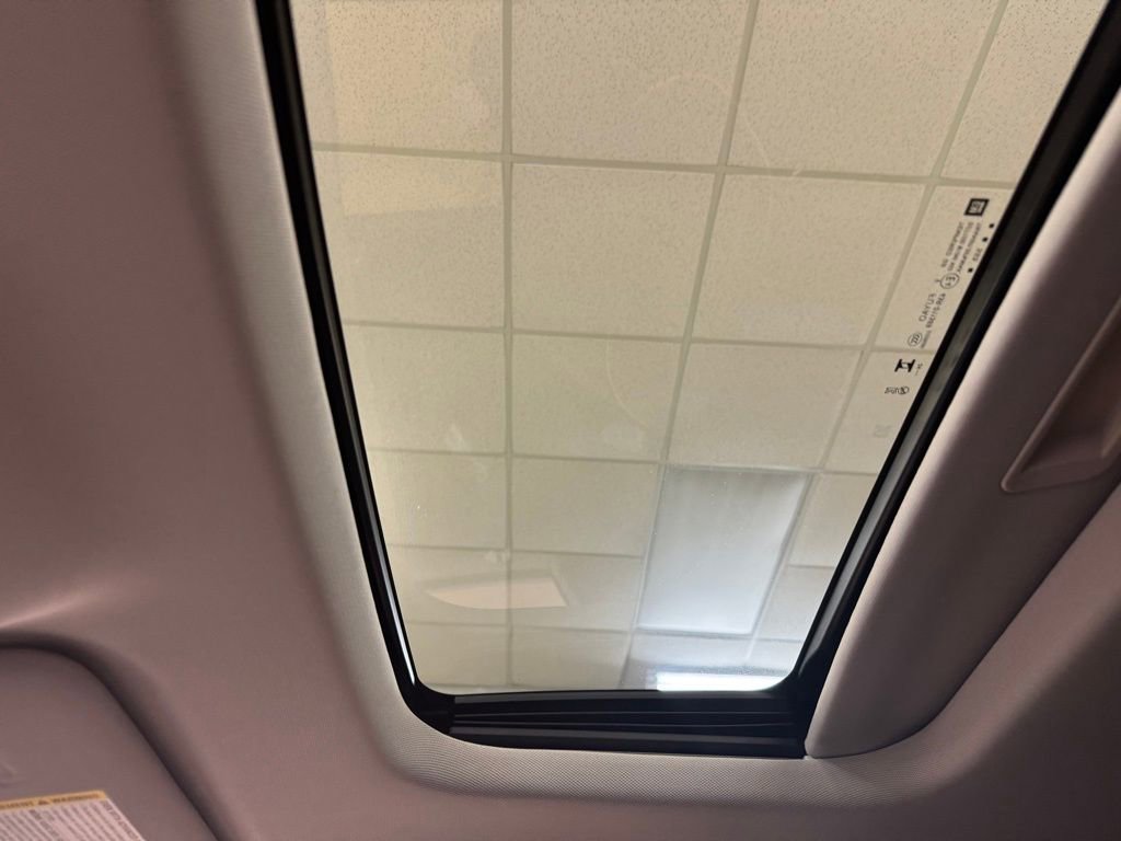 Used 2025 Chevrolet Trax ACTIV w/ Sunroof Package image 41