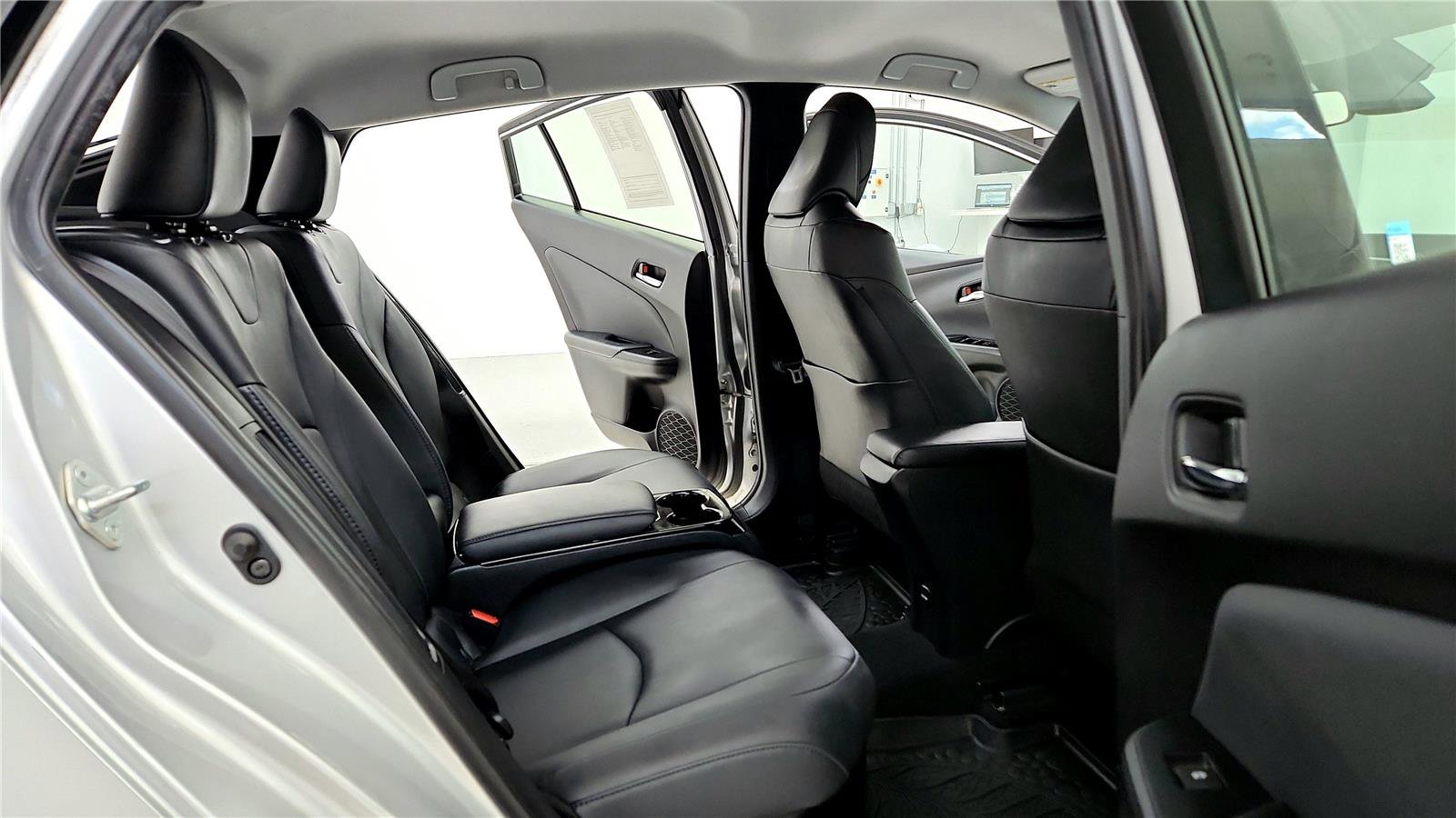 Used 2018 Toyota Prius Prime Premium image 18