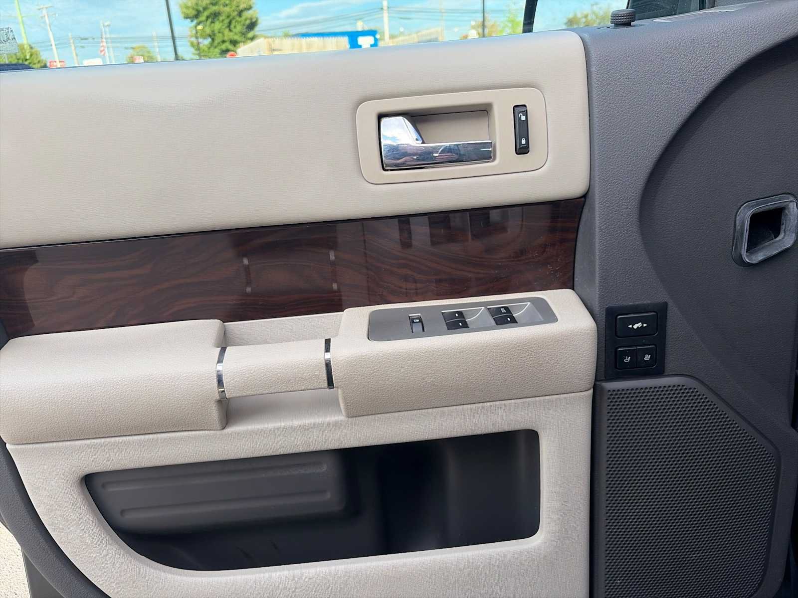 Used 2011 Ford Flex SEL w/ Rapid Spec Order Code FWD image 27
