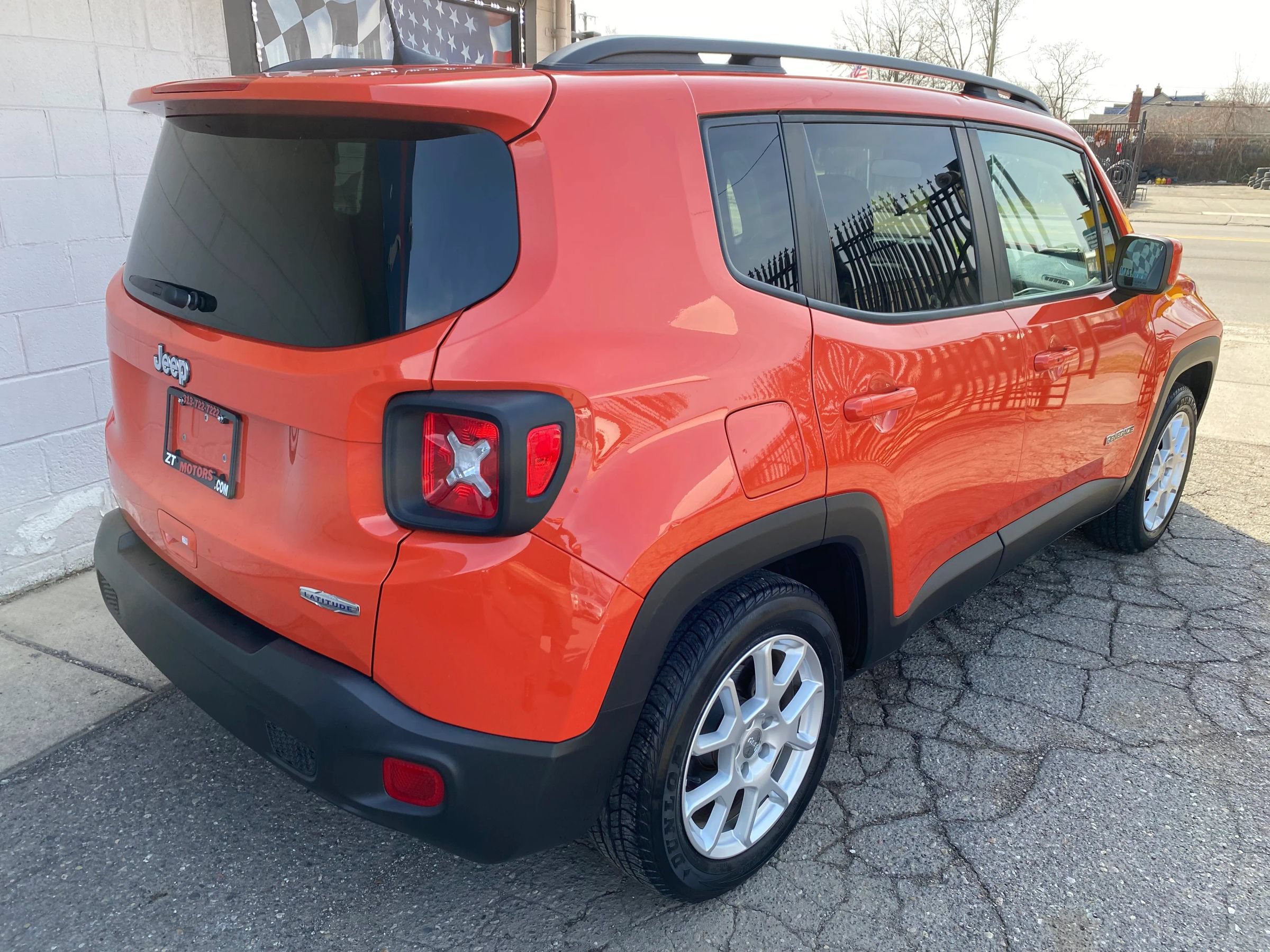 Used 2019 Jeep Renegade Latitude FWD image 8