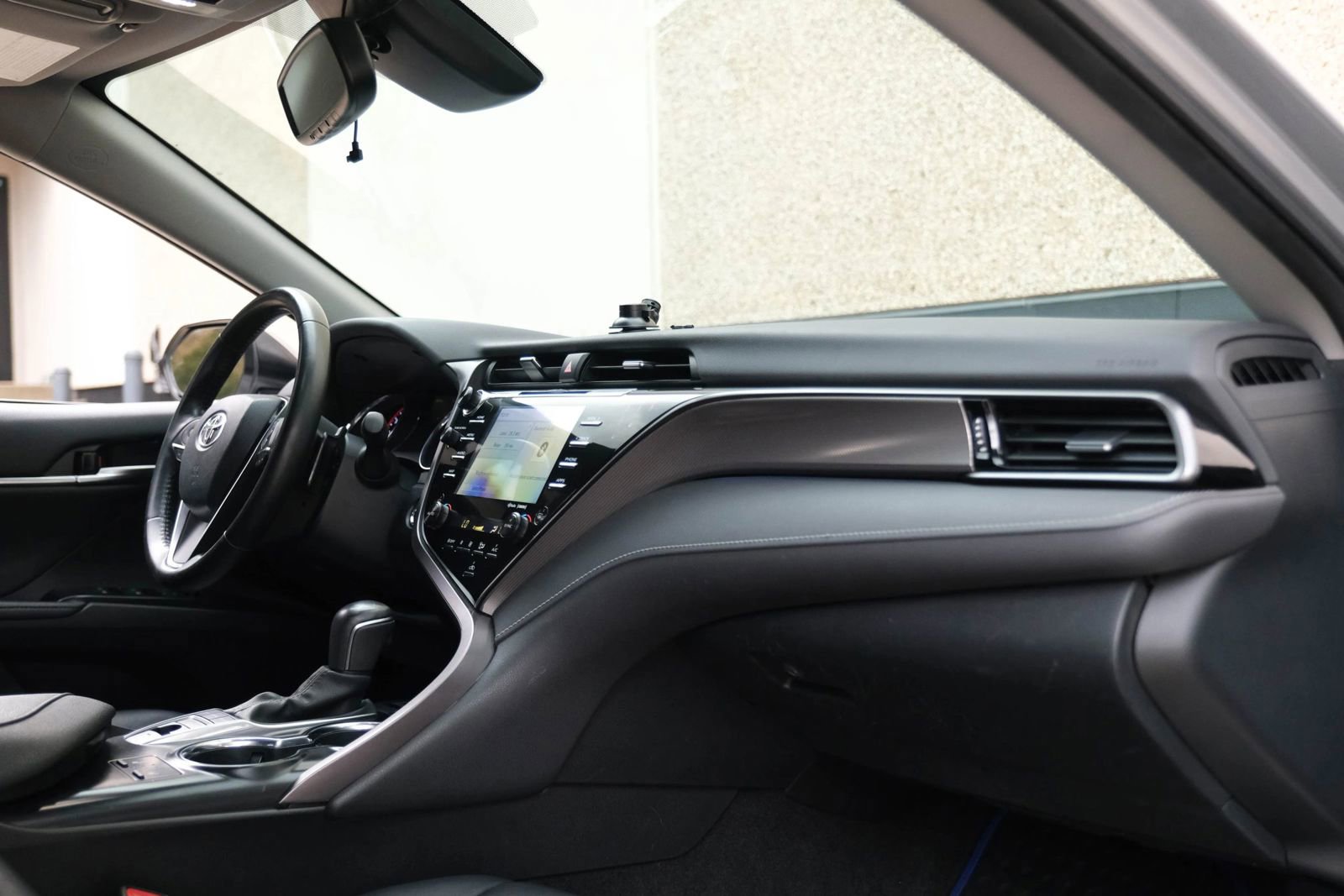 Used 2020 Toyota Camry XSE image 32