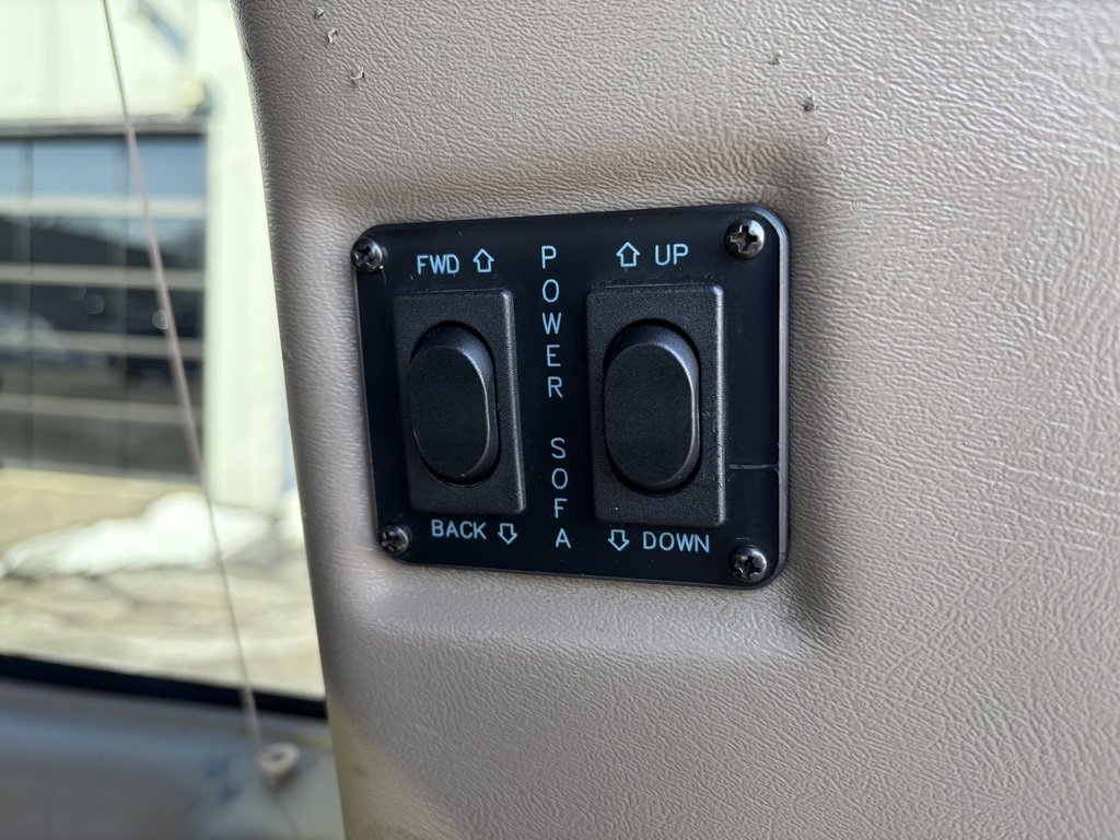 Used 2008 GMC Savana 2500 Extended Passenger w/ Preferred Equipment Group image 23