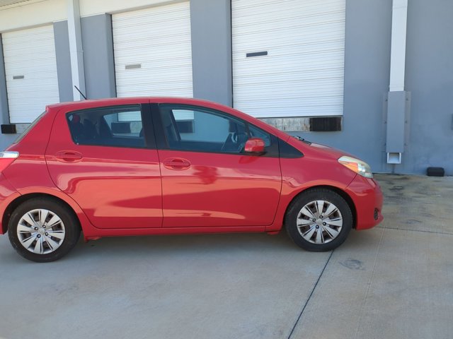 Used 2014 Toyota Yaris L image 4