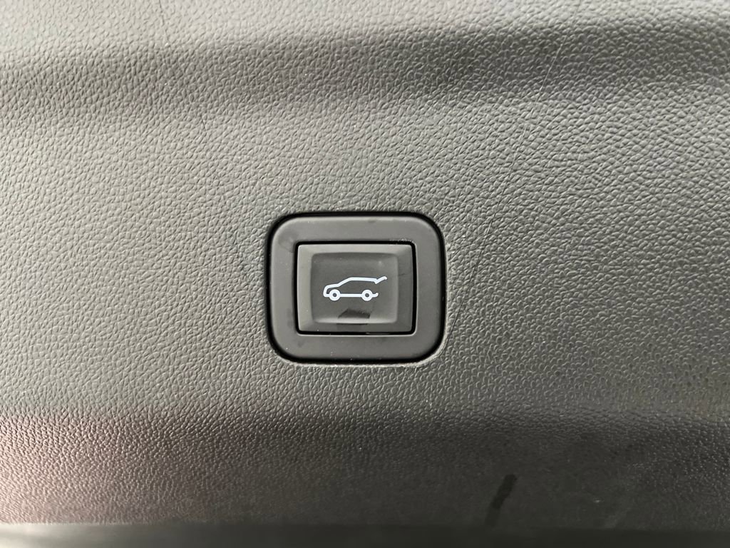 Used 2025 Chevrolet Tahoe LT image 40