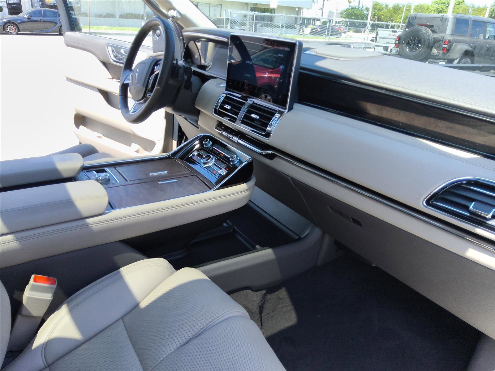 Used 2024 Lincoln Navigator L Reserve AWD/4WD image 28