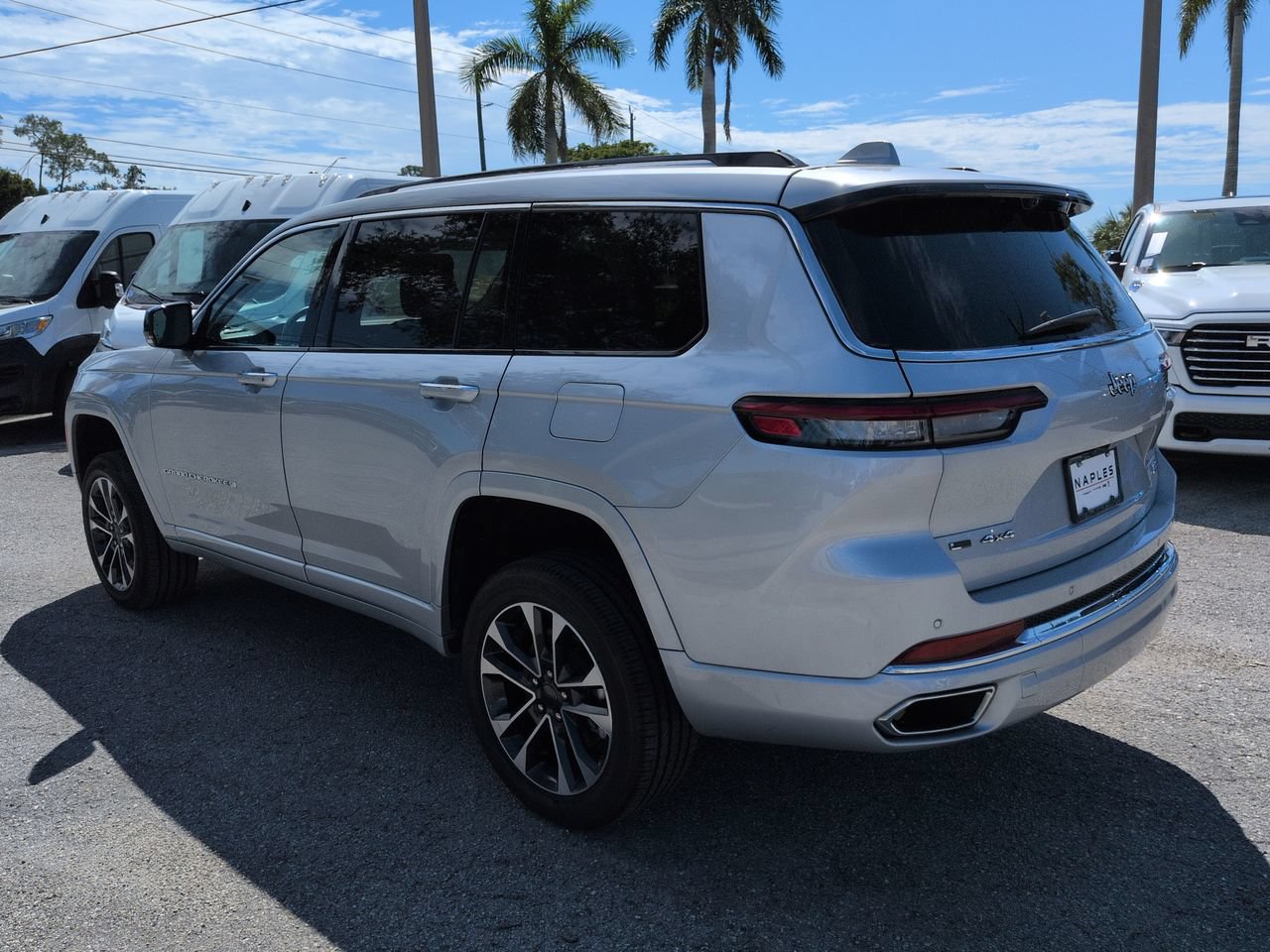 Used 2022 Jeep Grand Cherokee L Overland w/ Luxury Tech Group IV AWD/4WD image 7