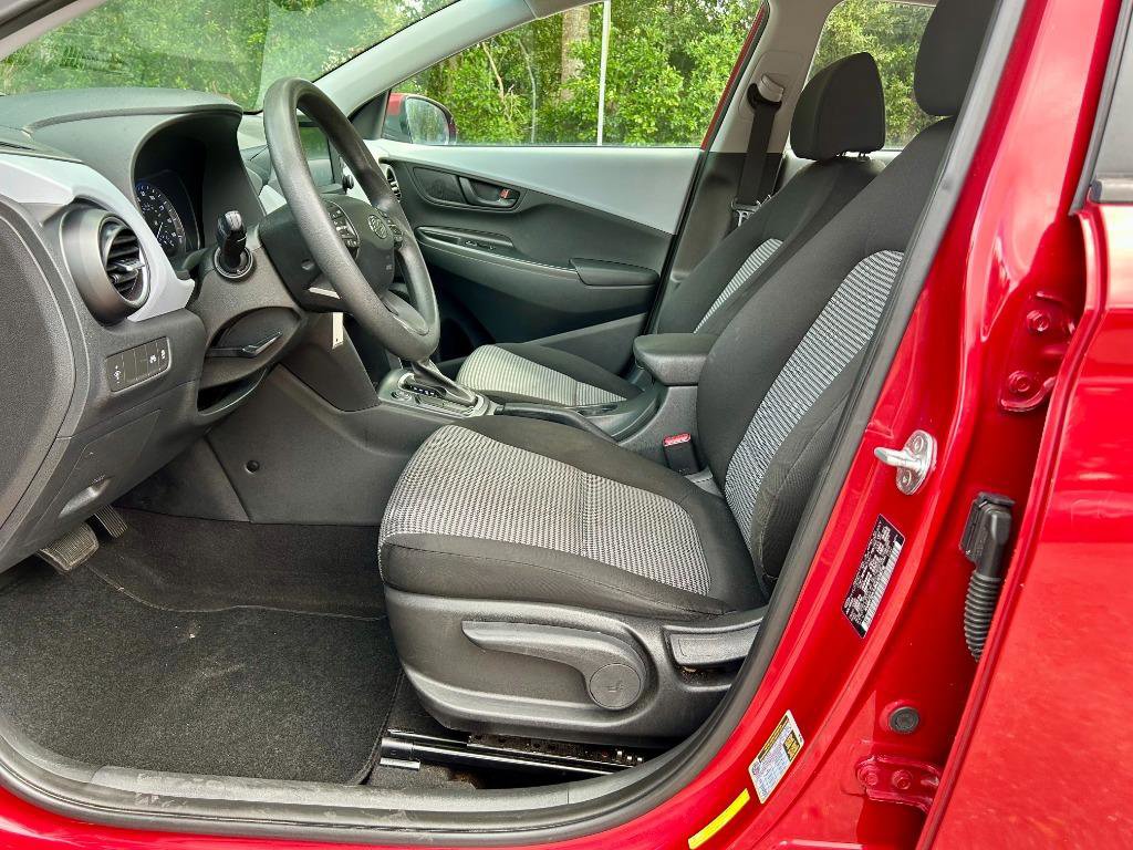 Used 2021 Hyundai Kona SE image 12