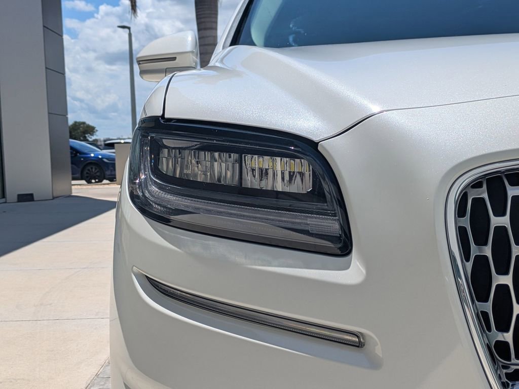 Certified 2023 Lincoln Nautilus Reserve w/ Luxury Package AWD/4WD image 11