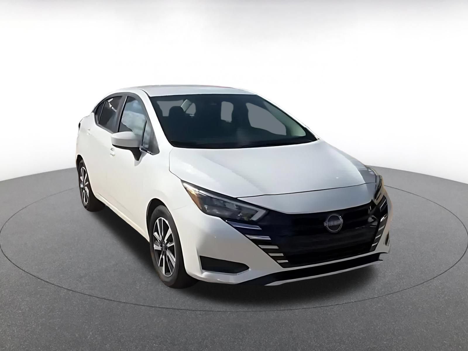 Used 2025 Nissan Versa SV FWD image 3