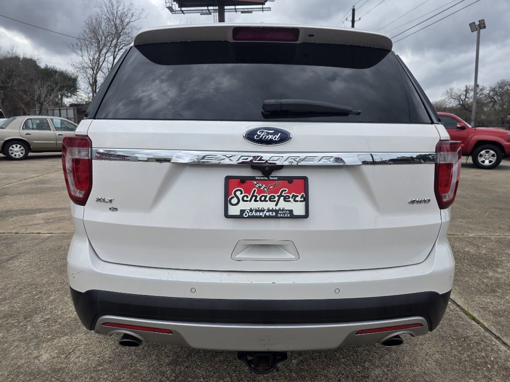 Used 2017 Ford Explorer XLT w/ Equipment Group 202A image 6
